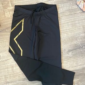 Womens 2XU compression leggings